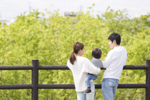 住宅ローンに悩む家族